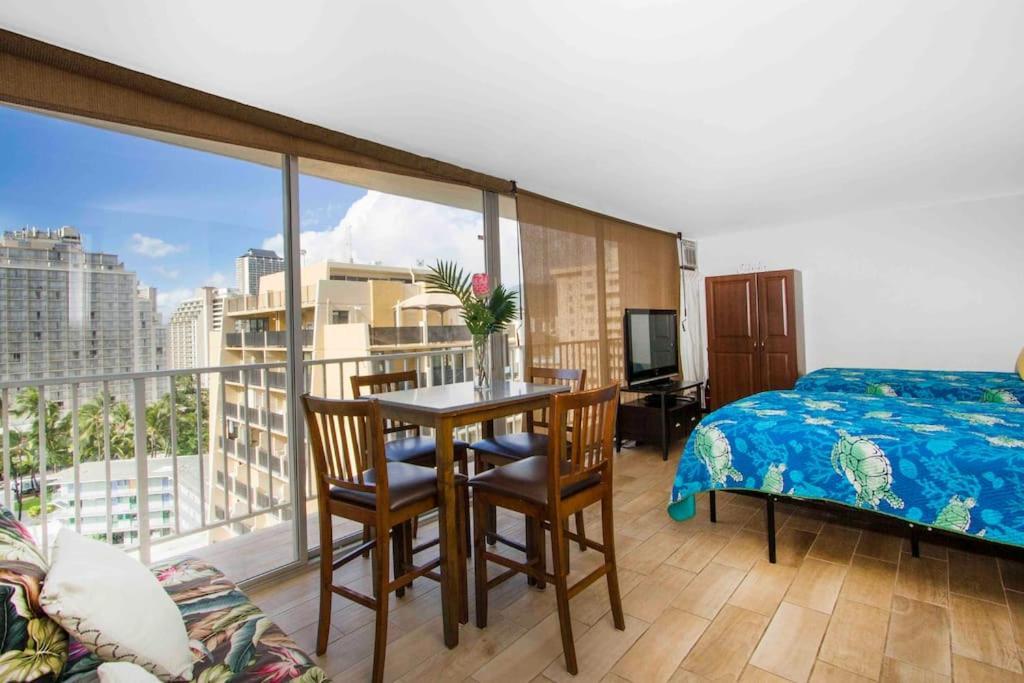 Pacific Monarch Aparthotel Honolulu Ruang foto